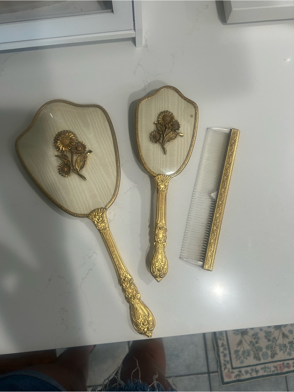 Vtg Matson 1930s Gold Tone Daisy 3-D Vanity Set Hand Mirror Brush Comb Rare Read